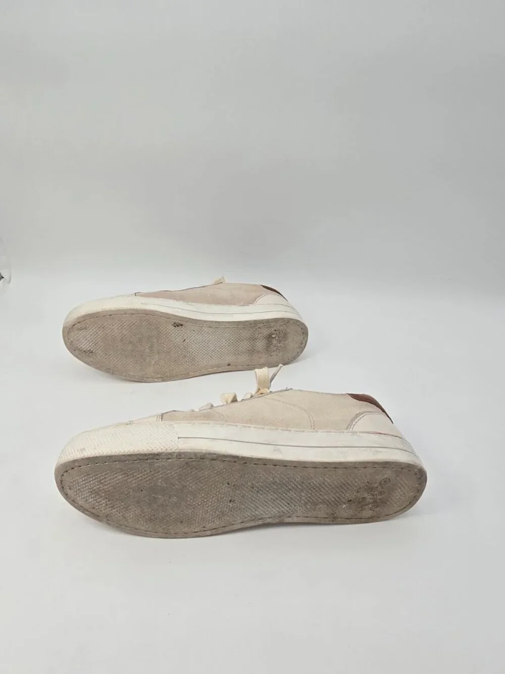 Coach Paddy Suede Sneaker Color Cream and Tan Size 7.5US